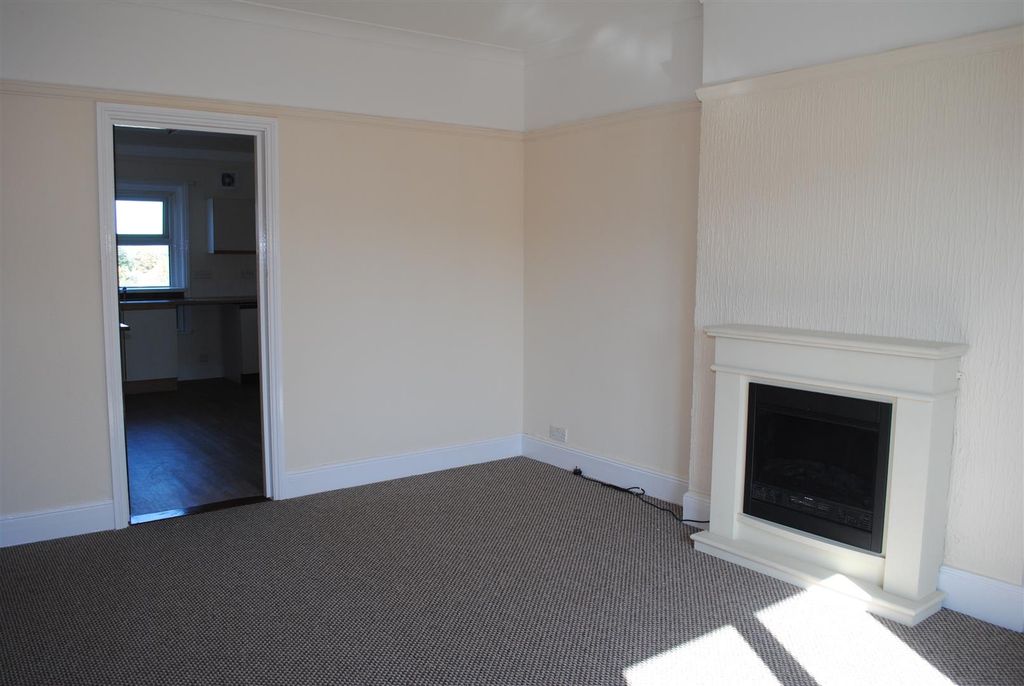 Property photo 3 of 7 Living Room