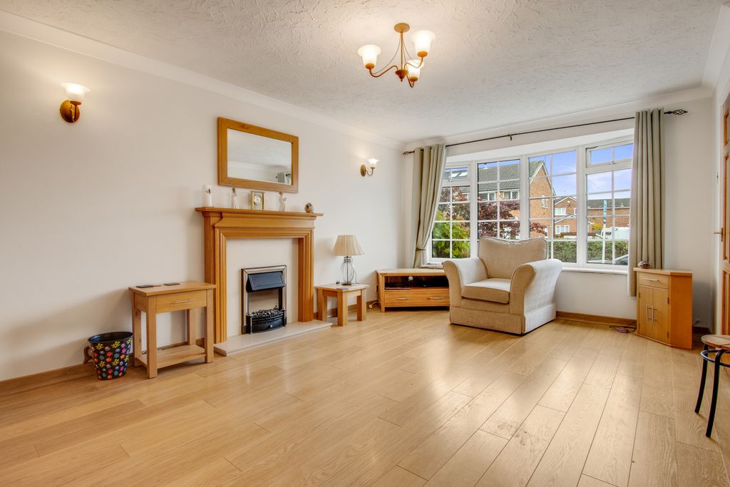 Property photo 3 of 16 Lounge