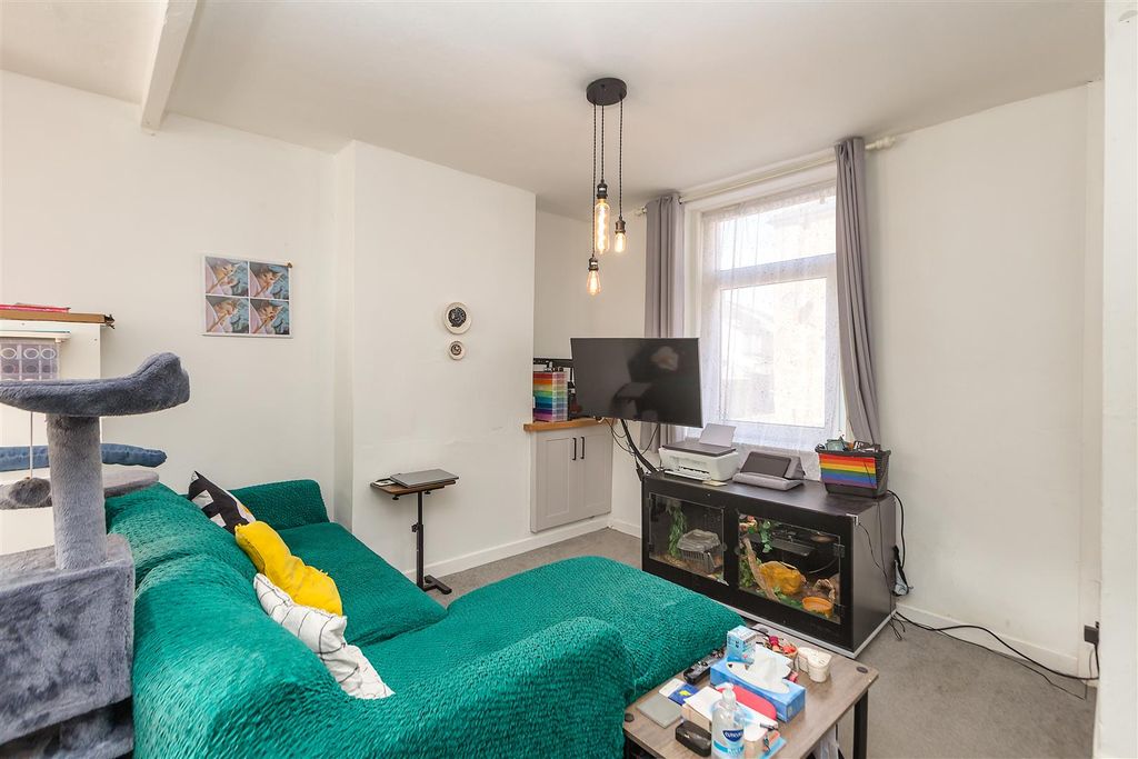 Property photo 3 of 11