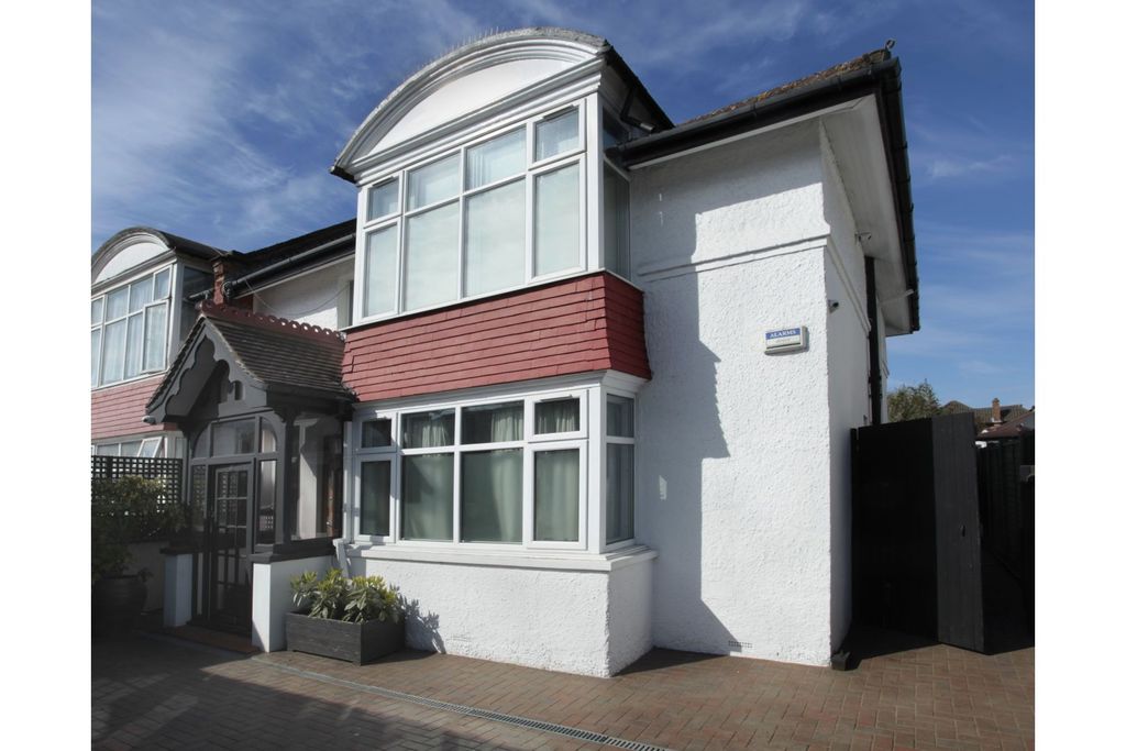 Property photo 2 of 27