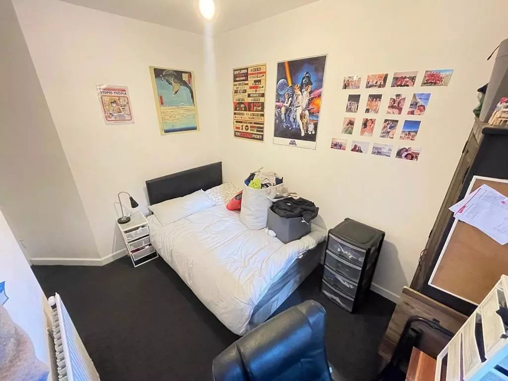 Property photo 1 of 5 Cozy Bedroom Featuring A Neatly Made Single Bed Wi...