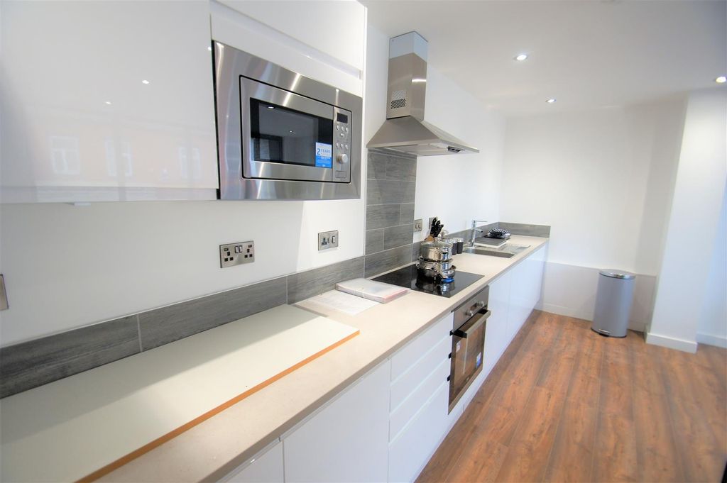 Property photo 2 of 29