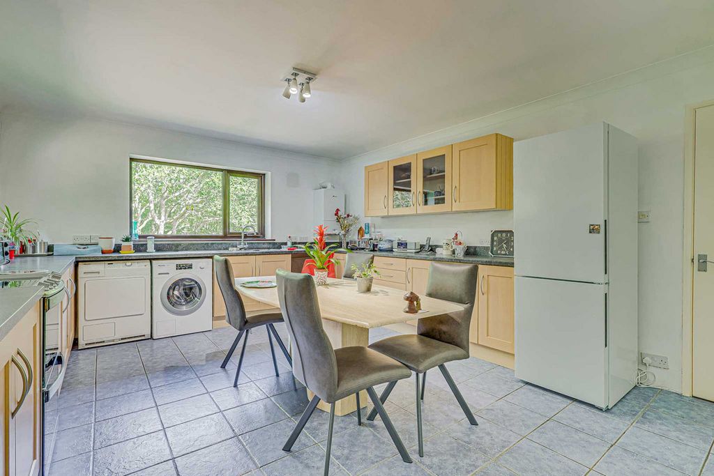 Property photo 3 of 39