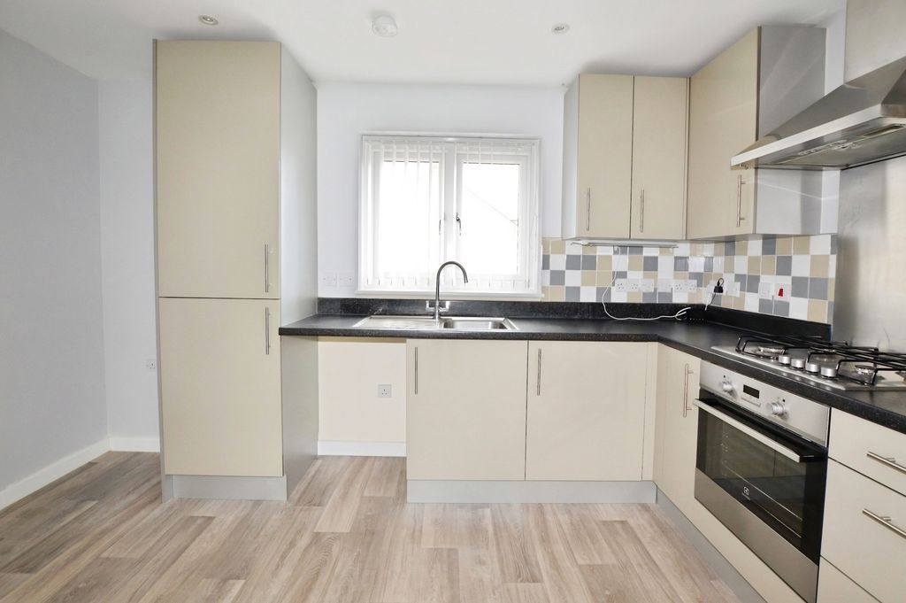 Property photo 3 of 10 Pbox-Img.Jpg