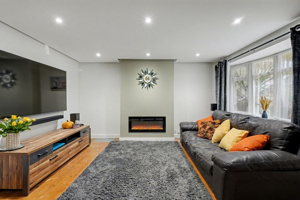 Property photo 2 of 13 3511425