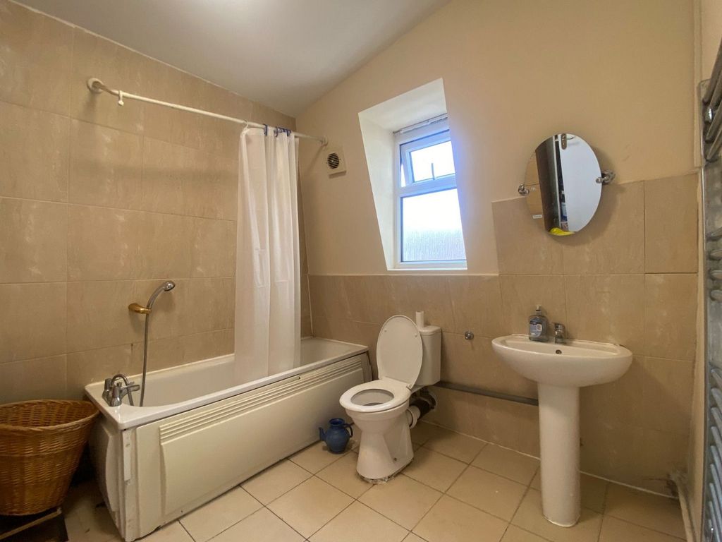 Property photo 3 of 3