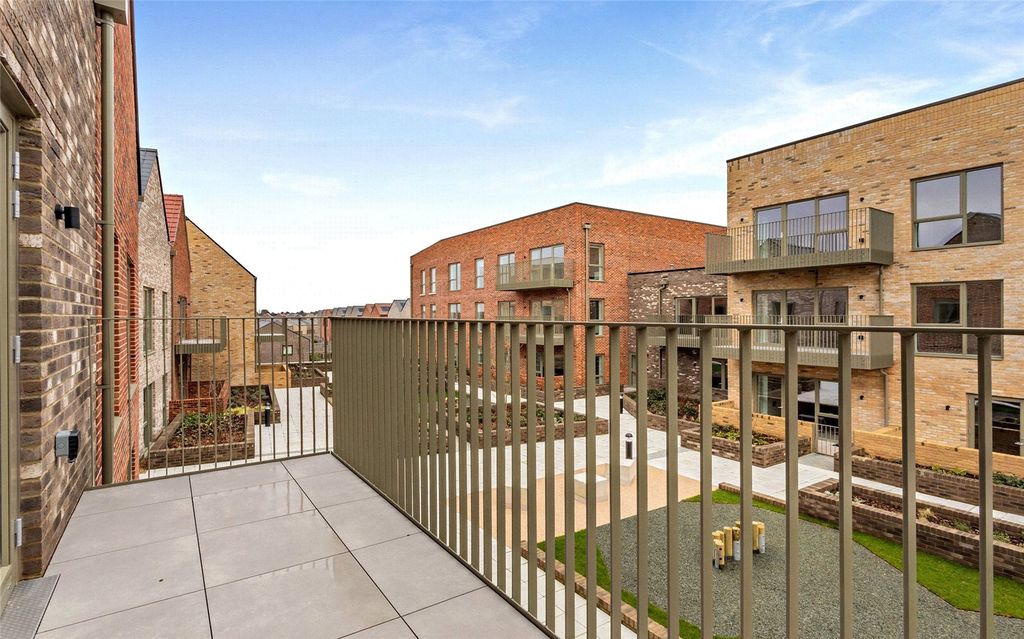 Property photo 2 of 9 Balcony