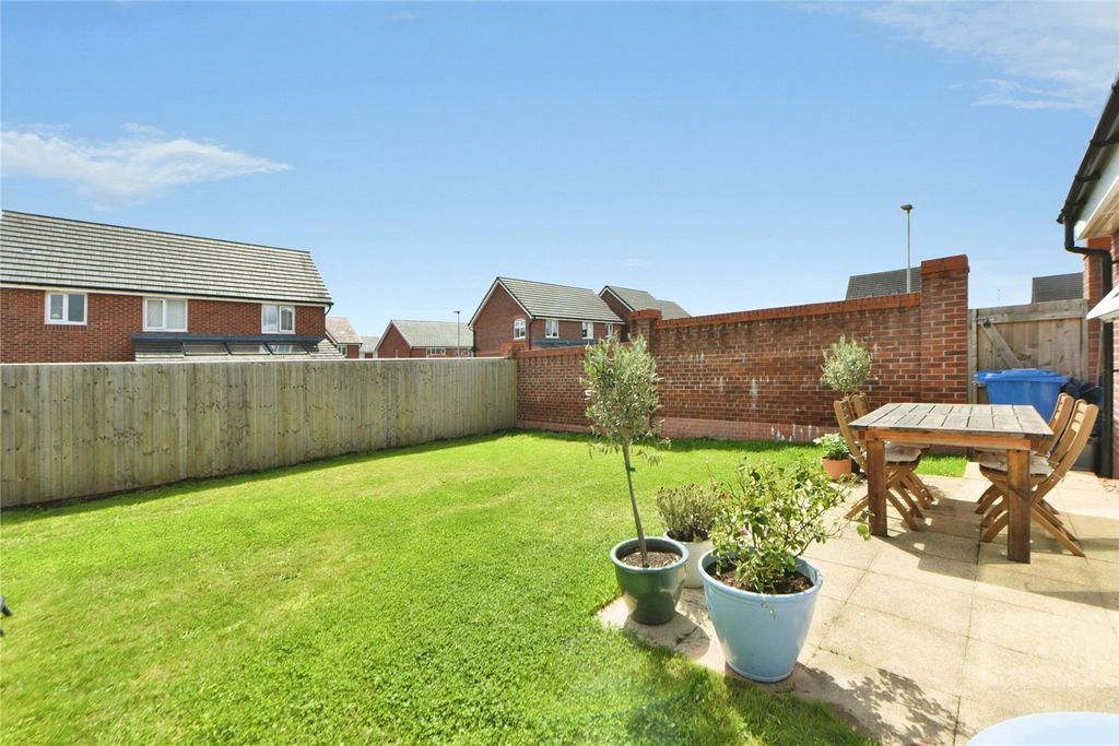 Property photo 2 of 18 Garden
