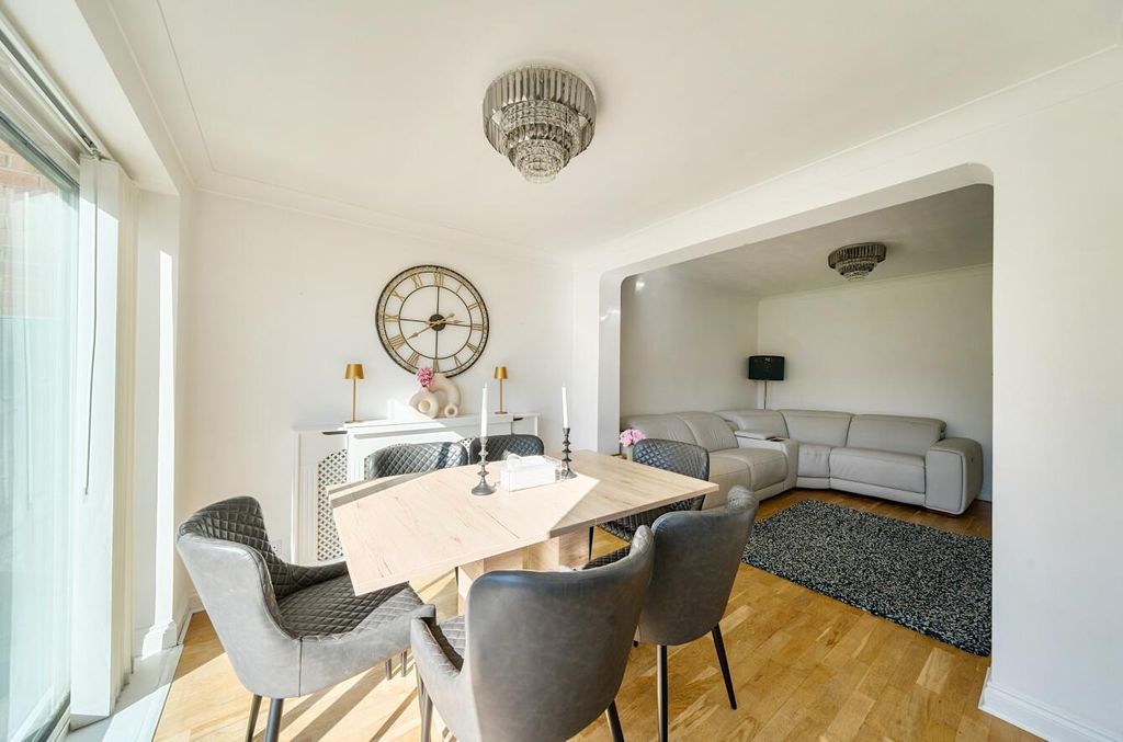 Property photo 2 of 19 Davidson Frost-Wellings, Dfw, Langland Crescent, H