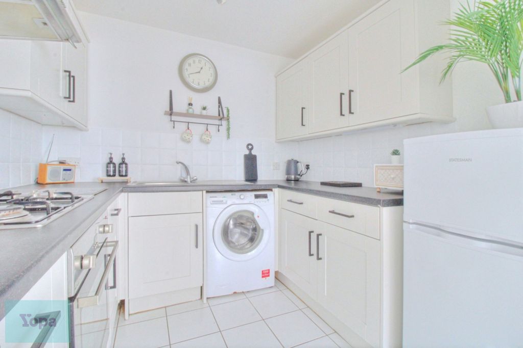Property photo 2 of 9 Kitchen1