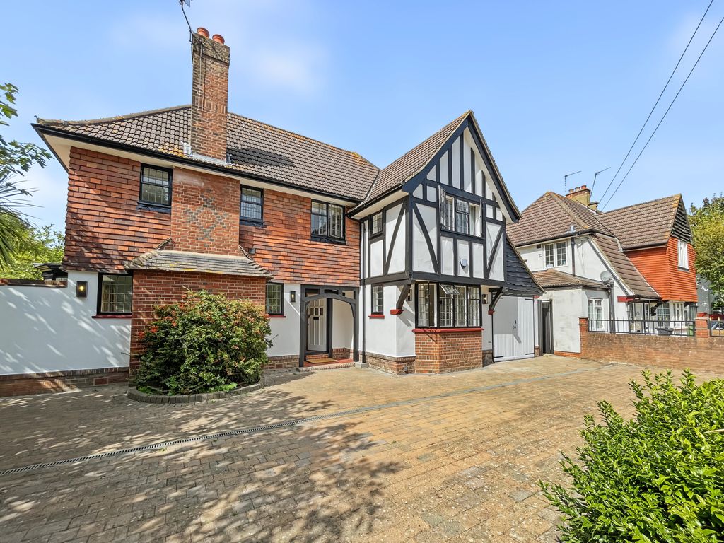 Property photo 2 of 23