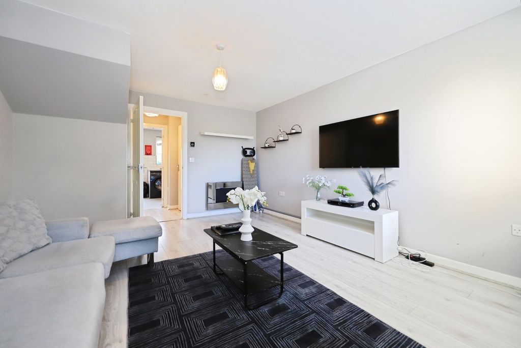 Property photo 2 of 17 Photo