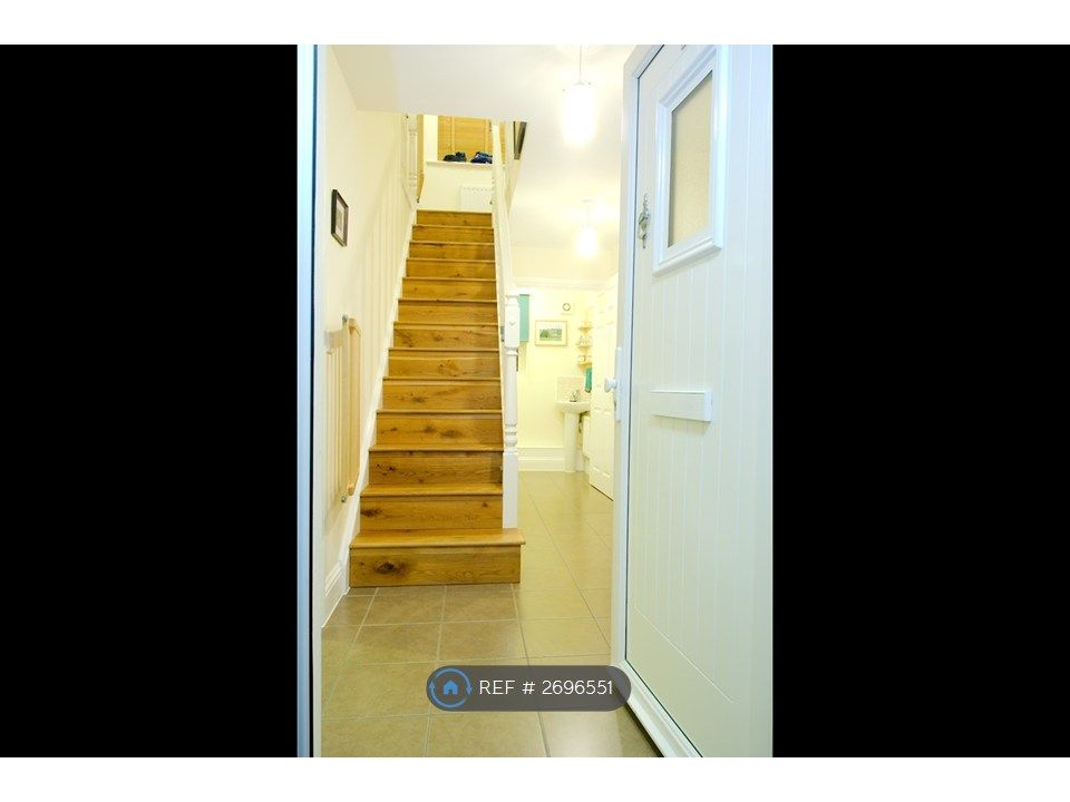 Property photo 3 of 11 Hallway