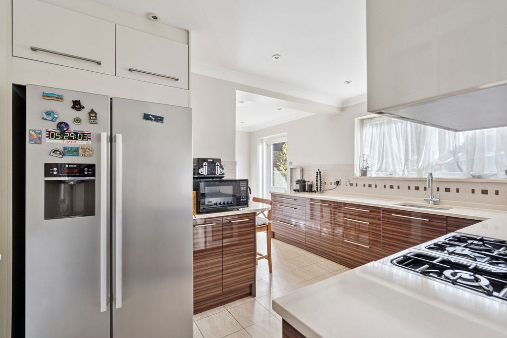 Property photo 3 of 24