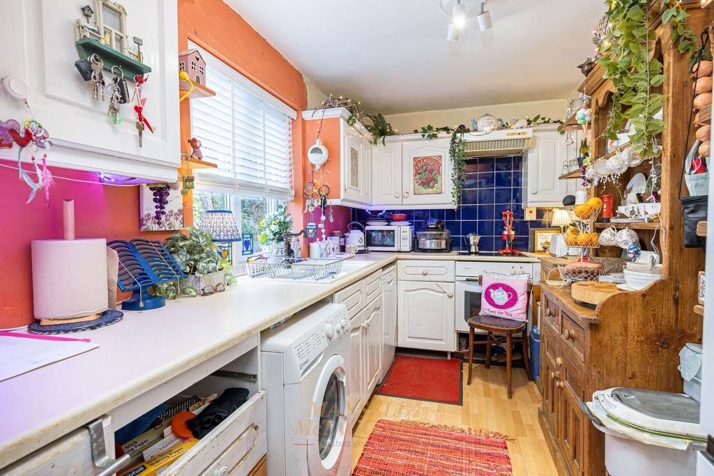 Property photo 2 of 23