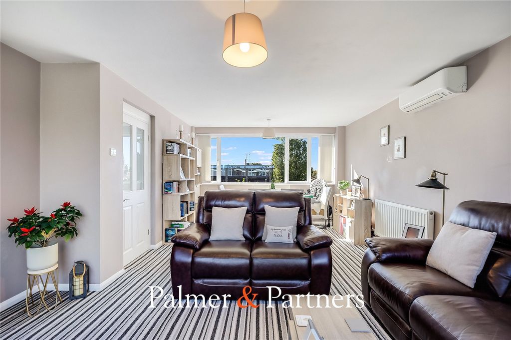 Property photo 2 of 14 Picture No. 12