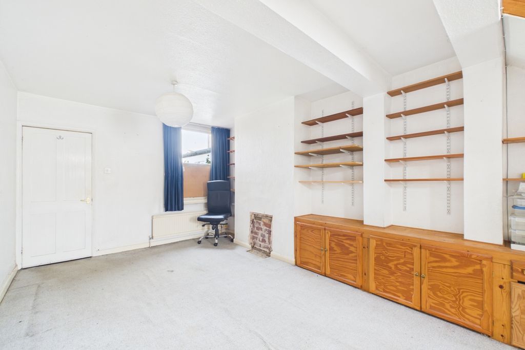 Property photo 3 of 11 Dining