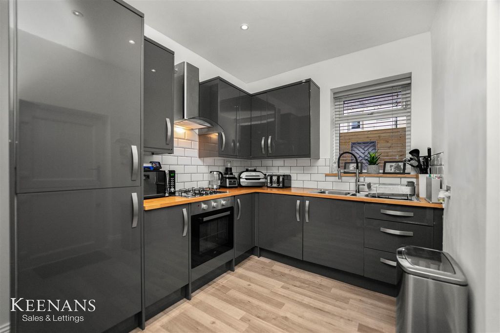 Property photo 3 of 33 3.Jpg