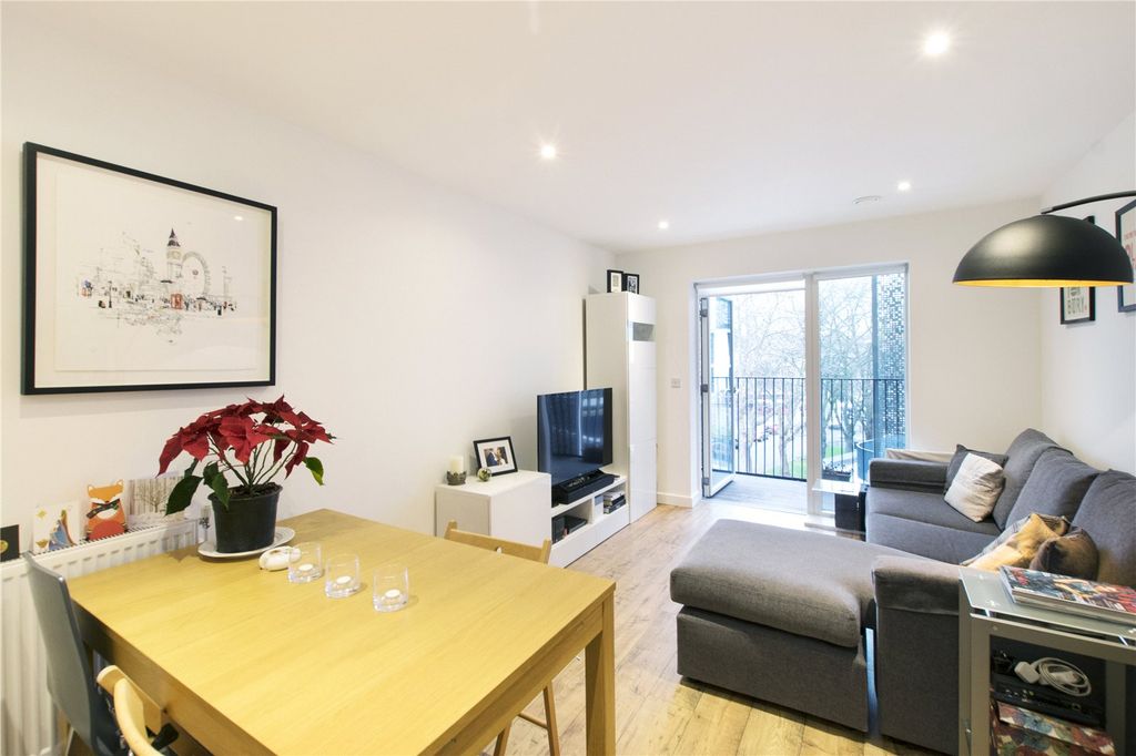 Property photo 1 of 10 Reception Room
