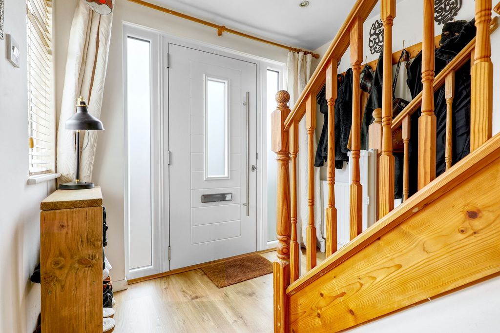 Property photo 2 of 18