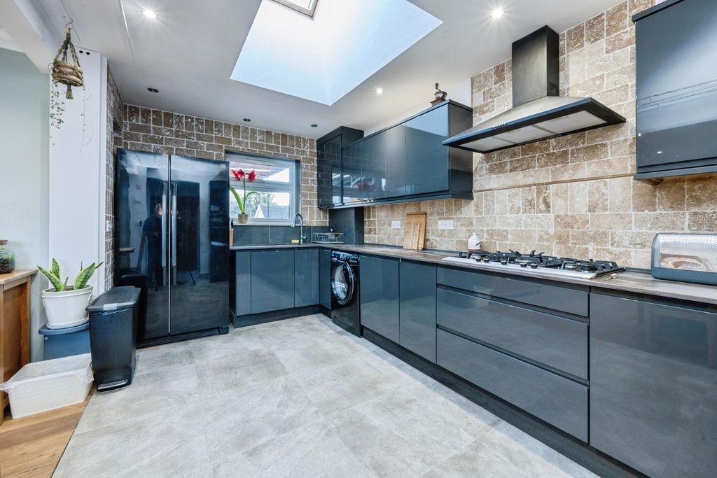 Property photo 2 of 27 Kitchen