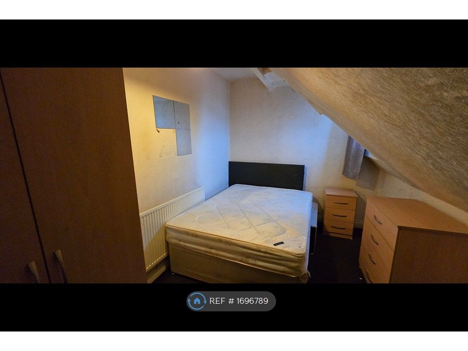 Property photo 2 of 28