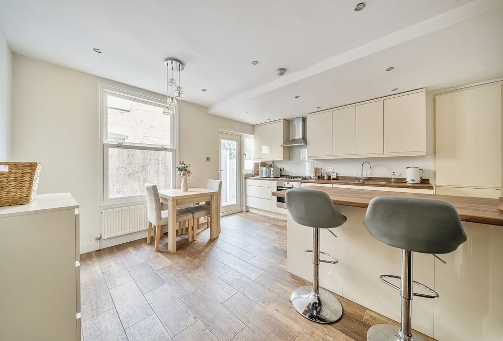 Property photo 3 of 12 1344478-15-68B05c...