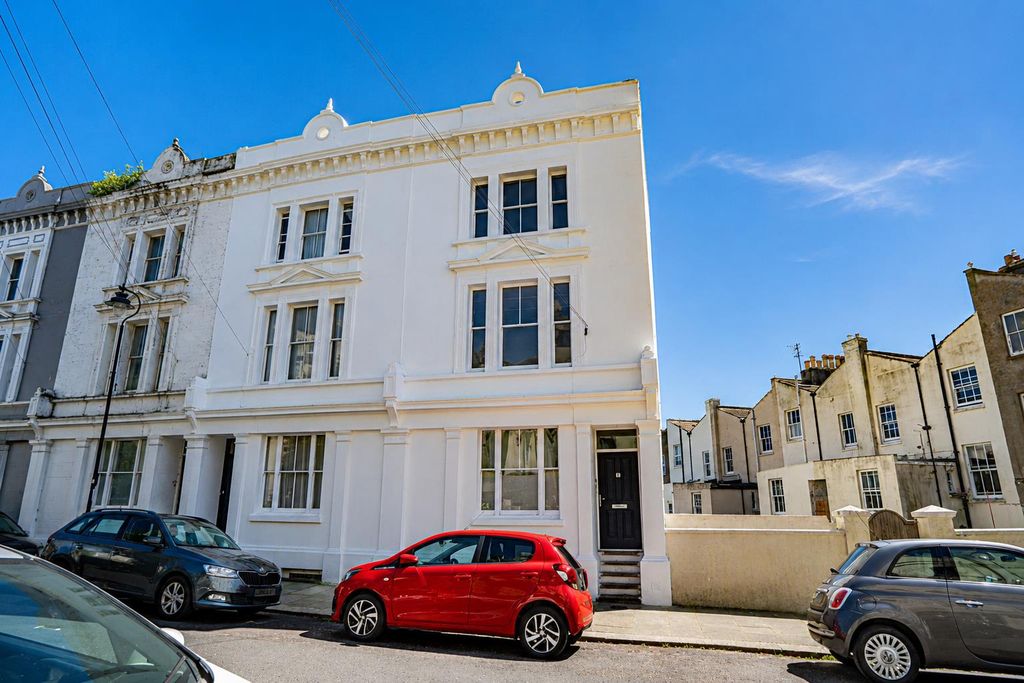 Property photo 1 of 13 A19Ddcb4-1A01-4Bb4-8B4E-5c35c13E47c2.Png