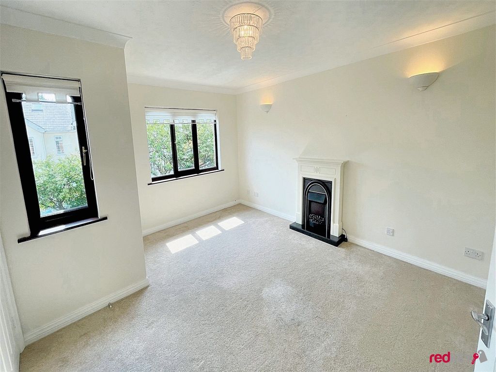 Property photo 2 of 7 Lounge