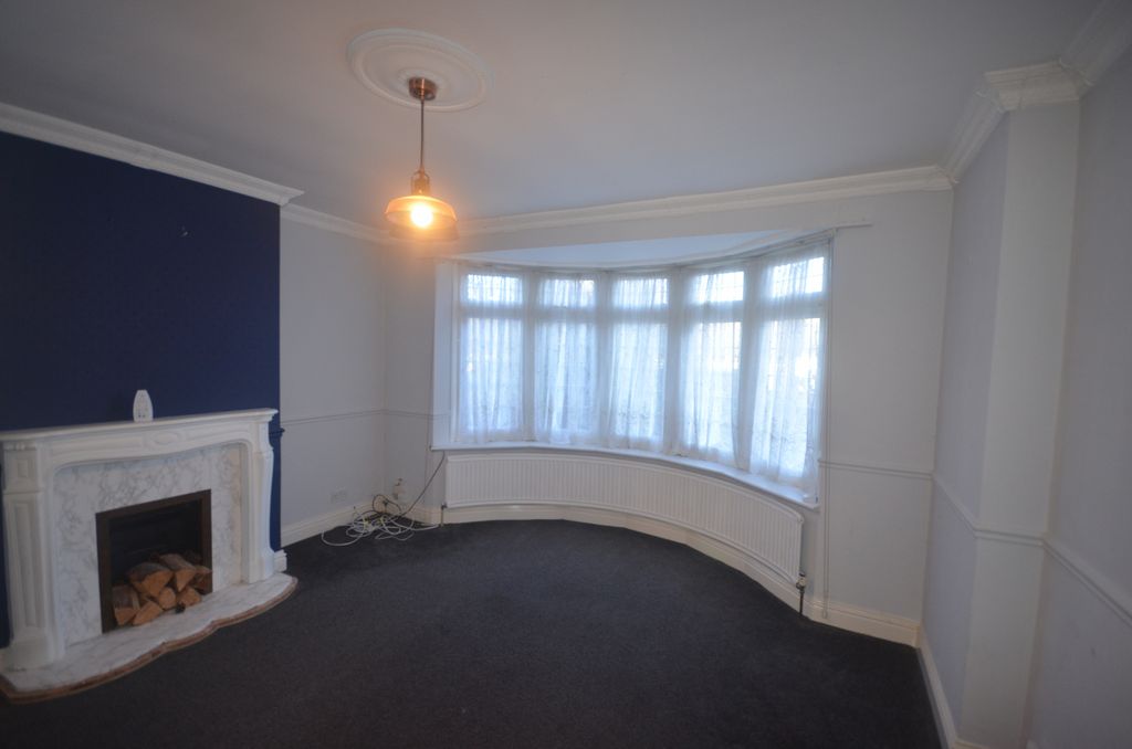 Property photo 1 of 9 Two Bedroom Ground Floor Maisonette