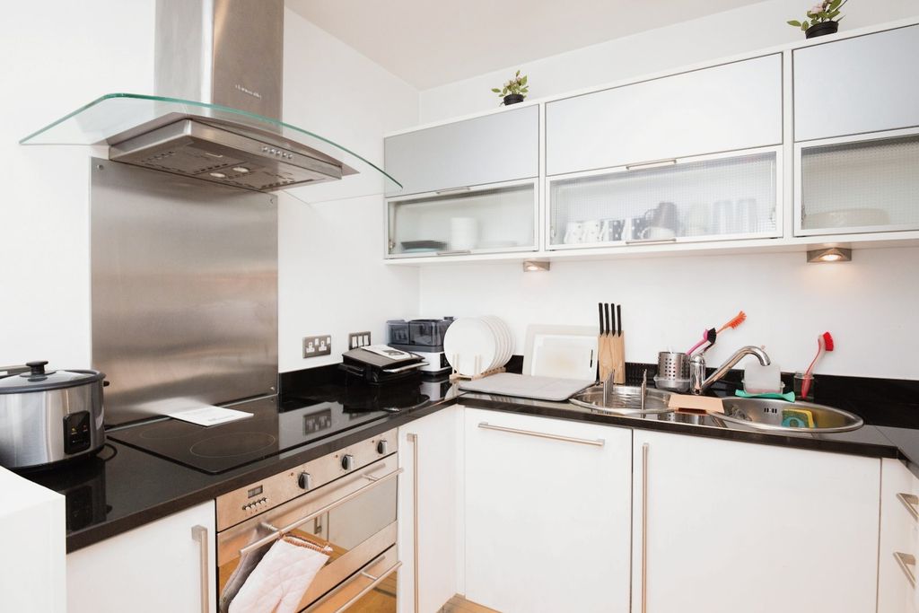 Property photo 3 of 9 Kitchen