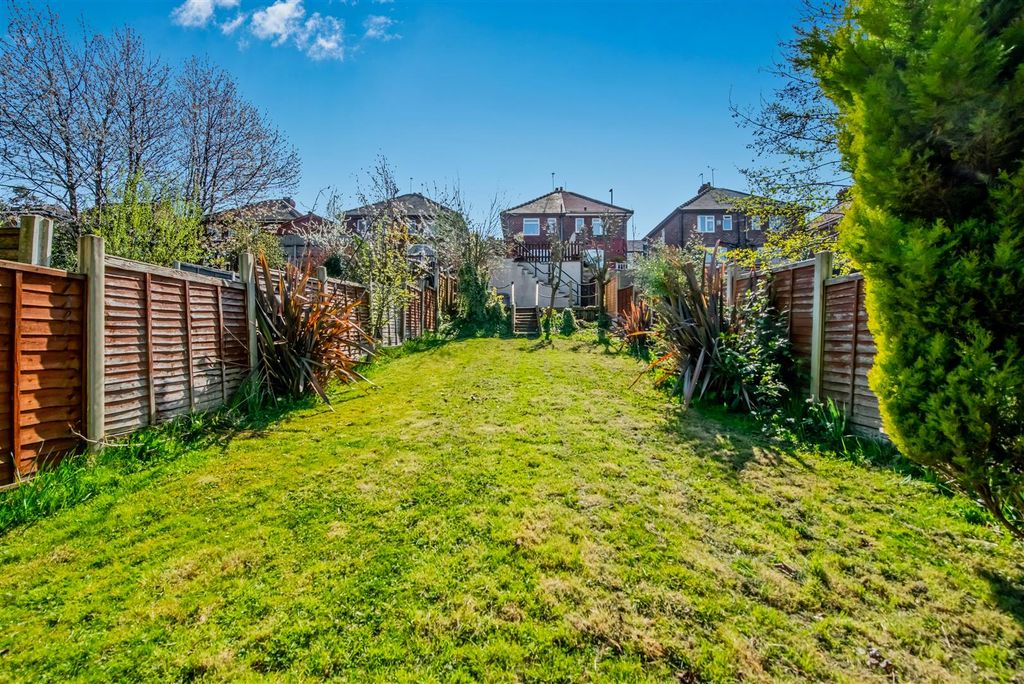 Property photo 2 of 20 Gardens: