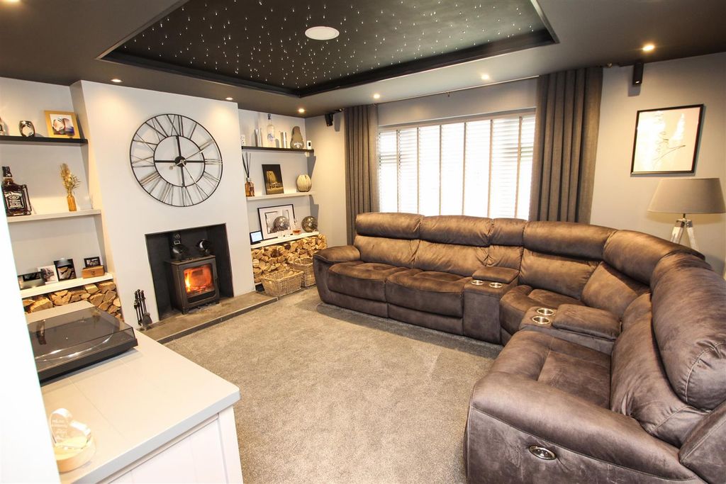 Property photo 2 of 20 Lounge