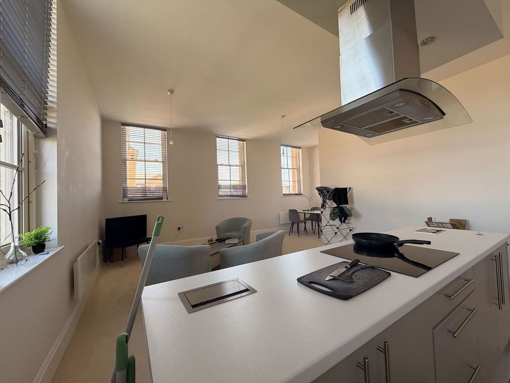 Property photo 3 of 12 Steroeg3948420260524-Interior-6-Tecegpwy3Ysdyyr9.Jpg
