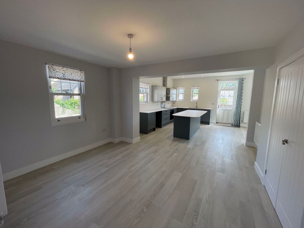 Property photo 3 of 14 Photo 1