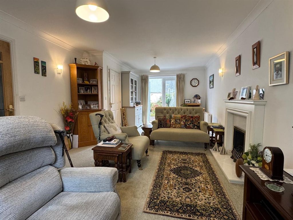 Property photo 3 of 12