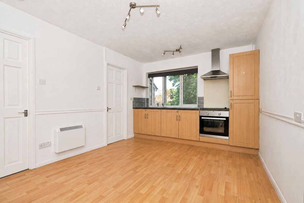 Property photo 2 of 11 Picture No. 14
