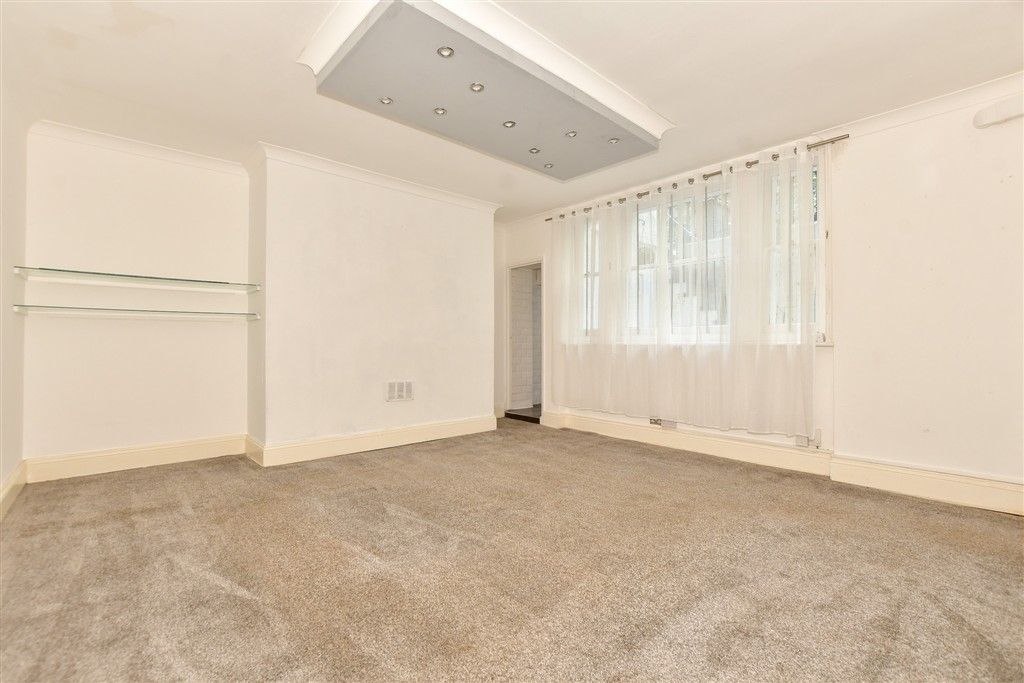 Property photo 1 of 14 Lounge