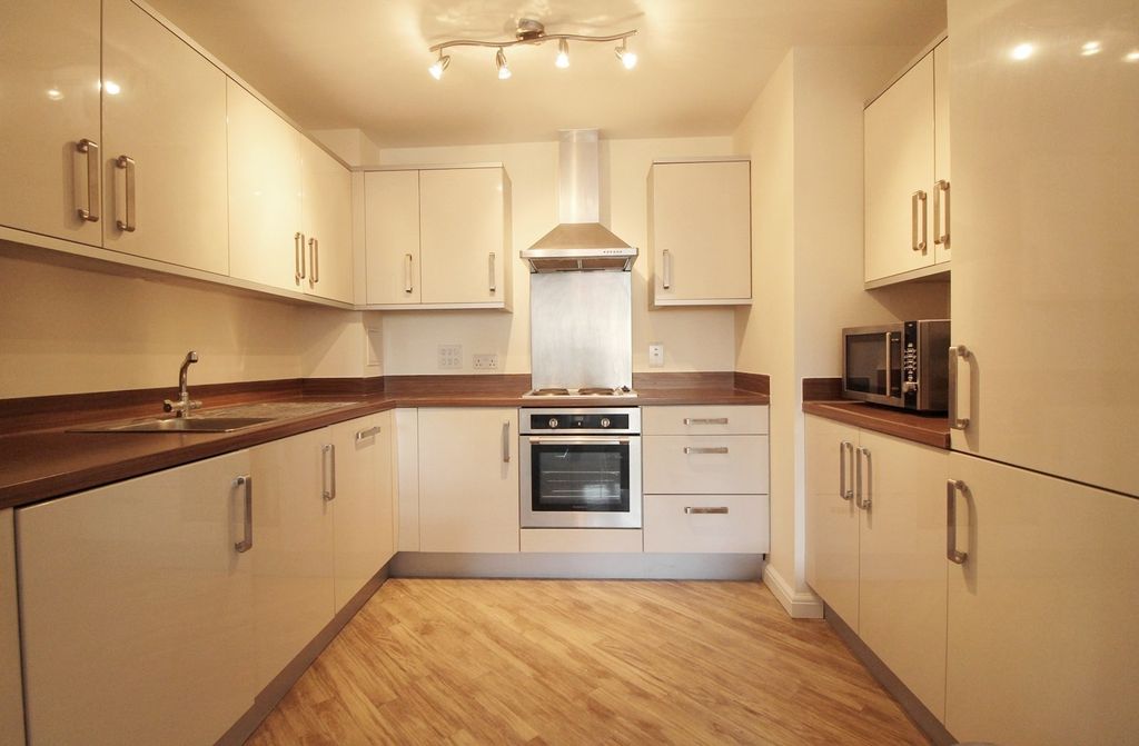 Property photo 3 of 6 Kitchen