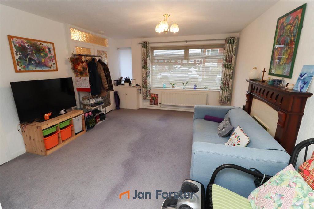 Property photo 2 of 14 Lounge