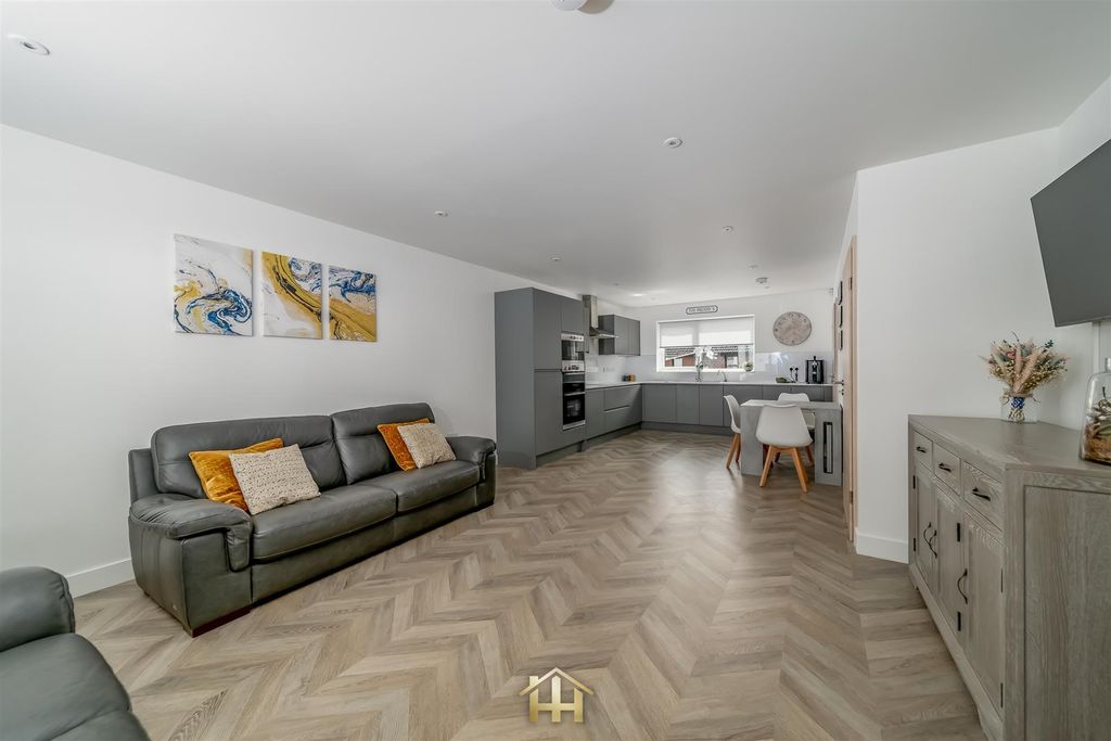 Property photo 3 of 23 7 Castleview Pl Dundee Dd4 0Fh 160726 Edit (5 Of 3