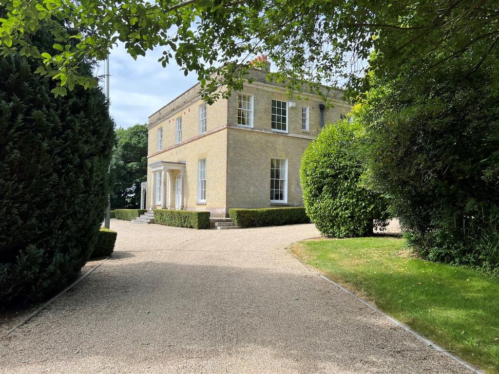 Property photo 2 of 38 Corfe Hill Corner.Jpg