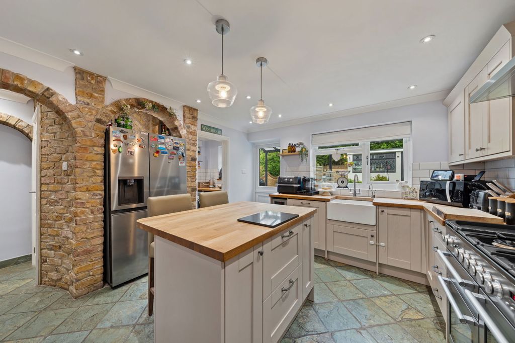 Property photo 3 of 29