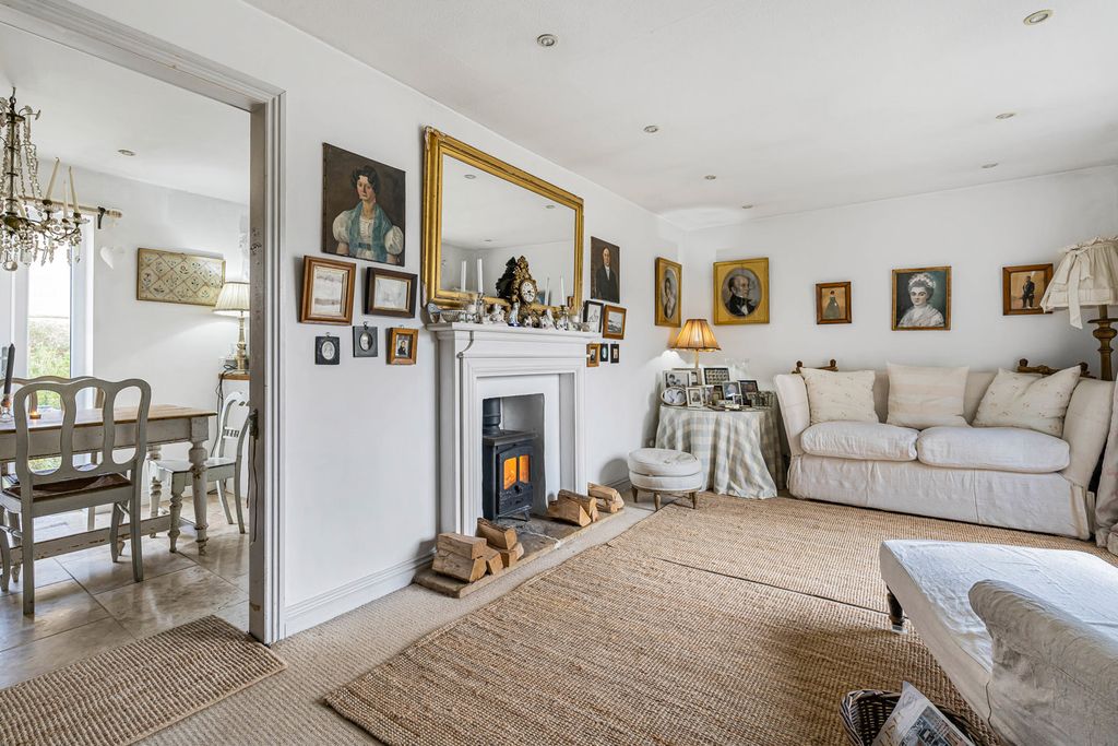 Property photo 3 of 26 Sitting Room