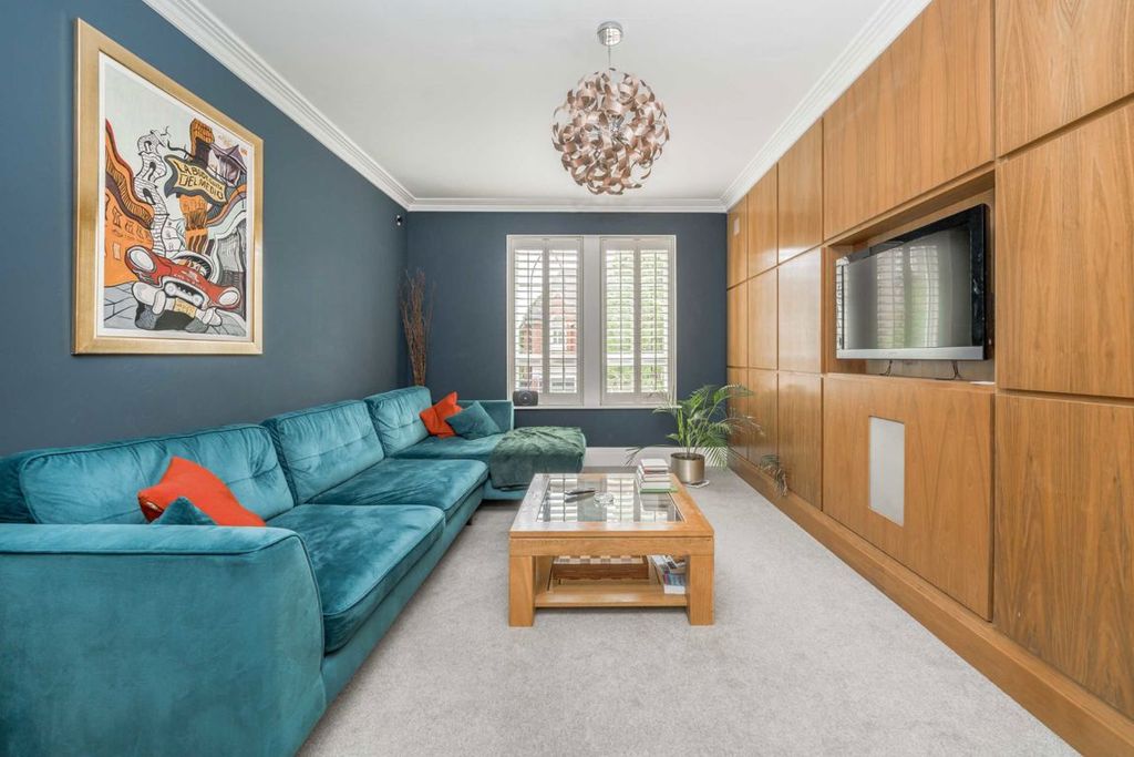 Property photo 3 of 15