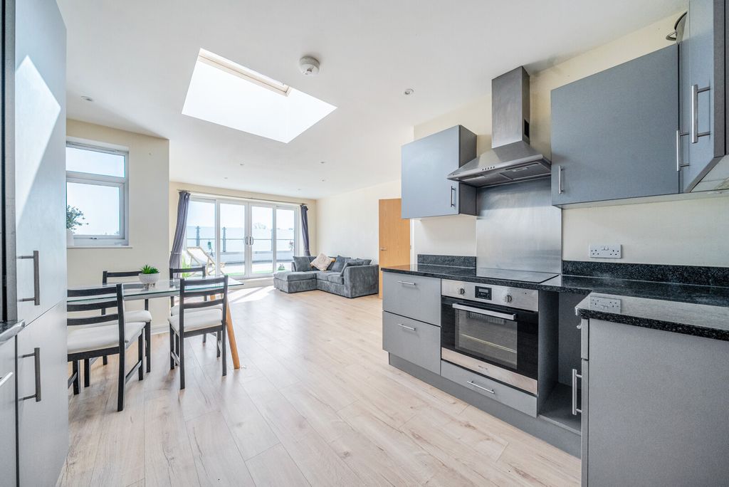 Property photo 2 of 19 Living Room/Kitchen