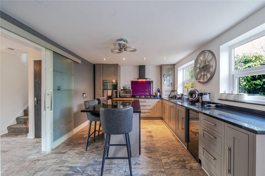 Property photo 2 of 28 Picture No. 21