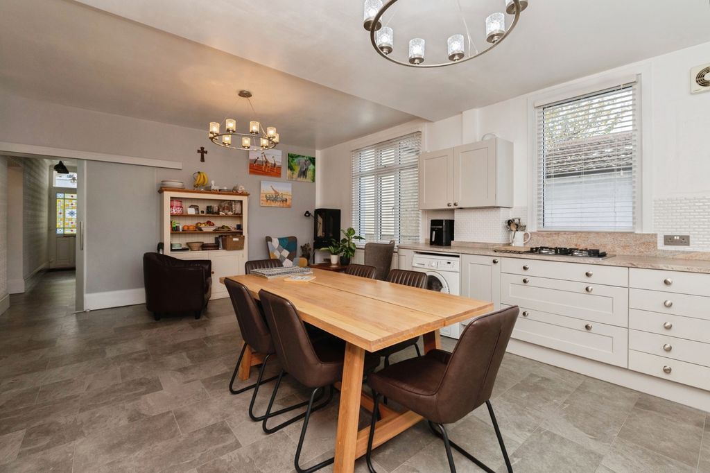 Property photo 3 of 16 Photo