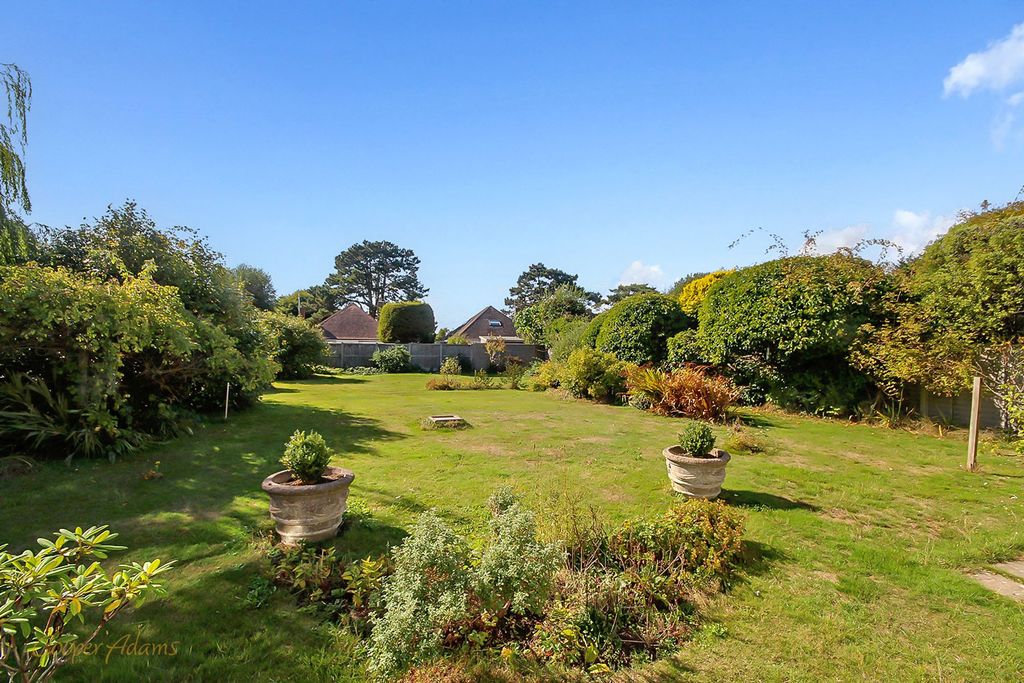 Property photo 2 of 15 Garden