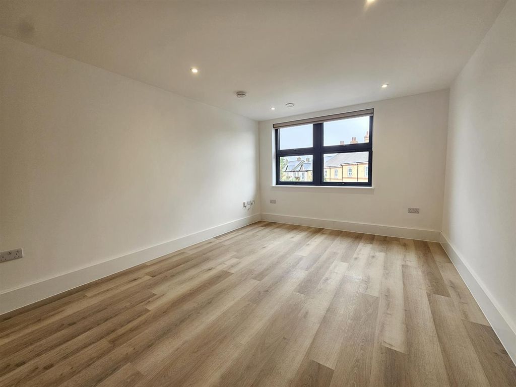 Property photo 3 of 8 1000006550.Jpg